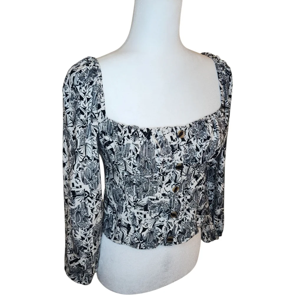 ASTR Smocked Corset Floral Top Square Neck Puff Sleeve Black White Size Medium